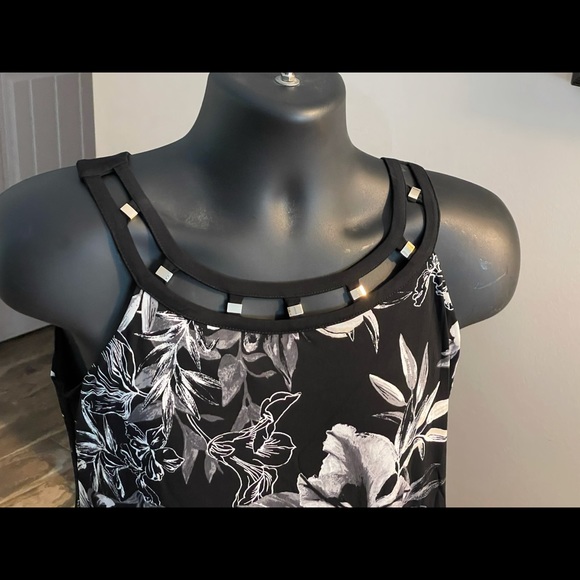 Dress - Picture 4 of 5